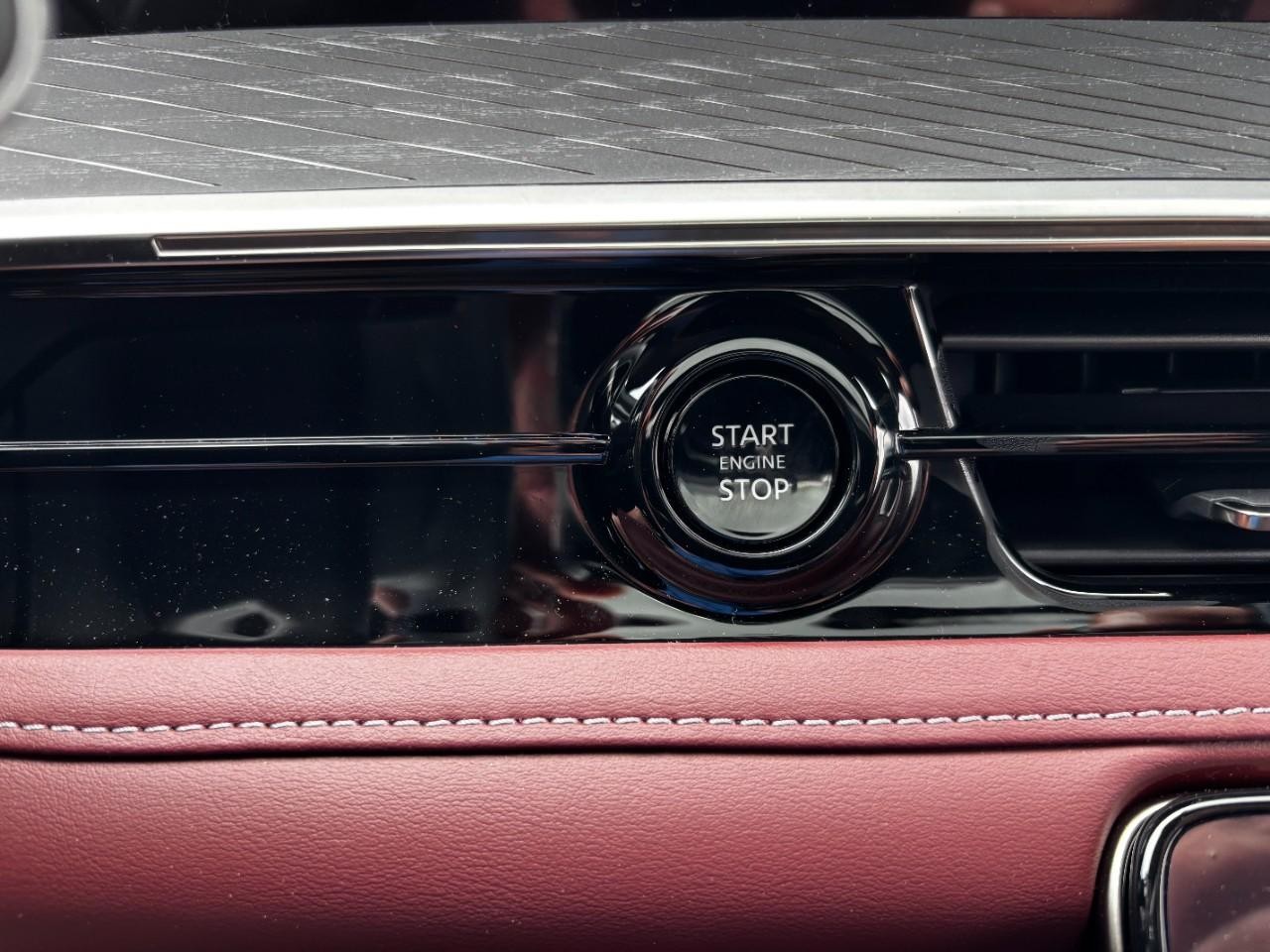 INFINITI QX80 Vehicle Full-screen Gallery Image 31