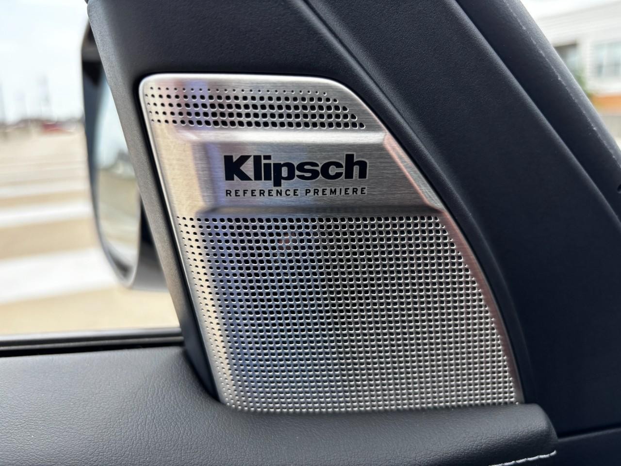 INFINITI QX80 Vehicle Full-screen Gallery Image 34