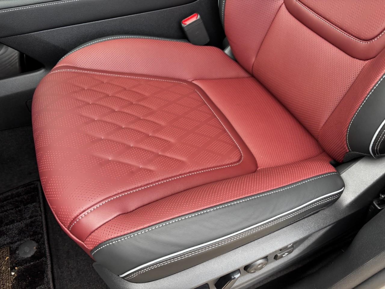 INFINITI QX80 Vehicle Full-screen Gallery Image 42