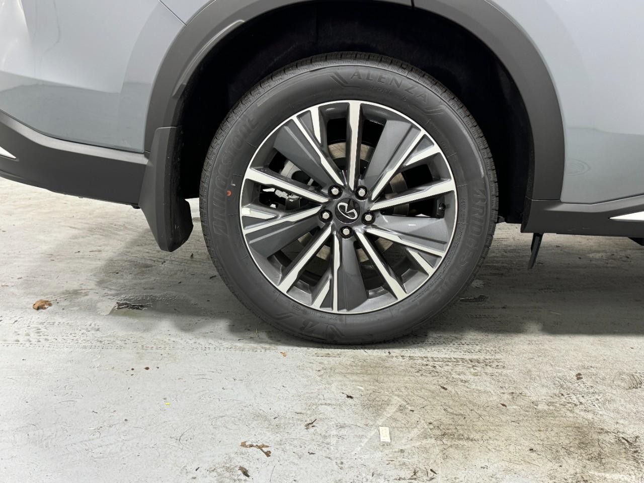 INFINITI QX60 Vehicle Full-screen Gallery Image 5