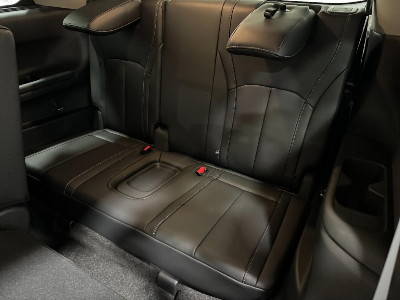 INFINITI QX60 Vehicle Full-screen Gallery Image 8