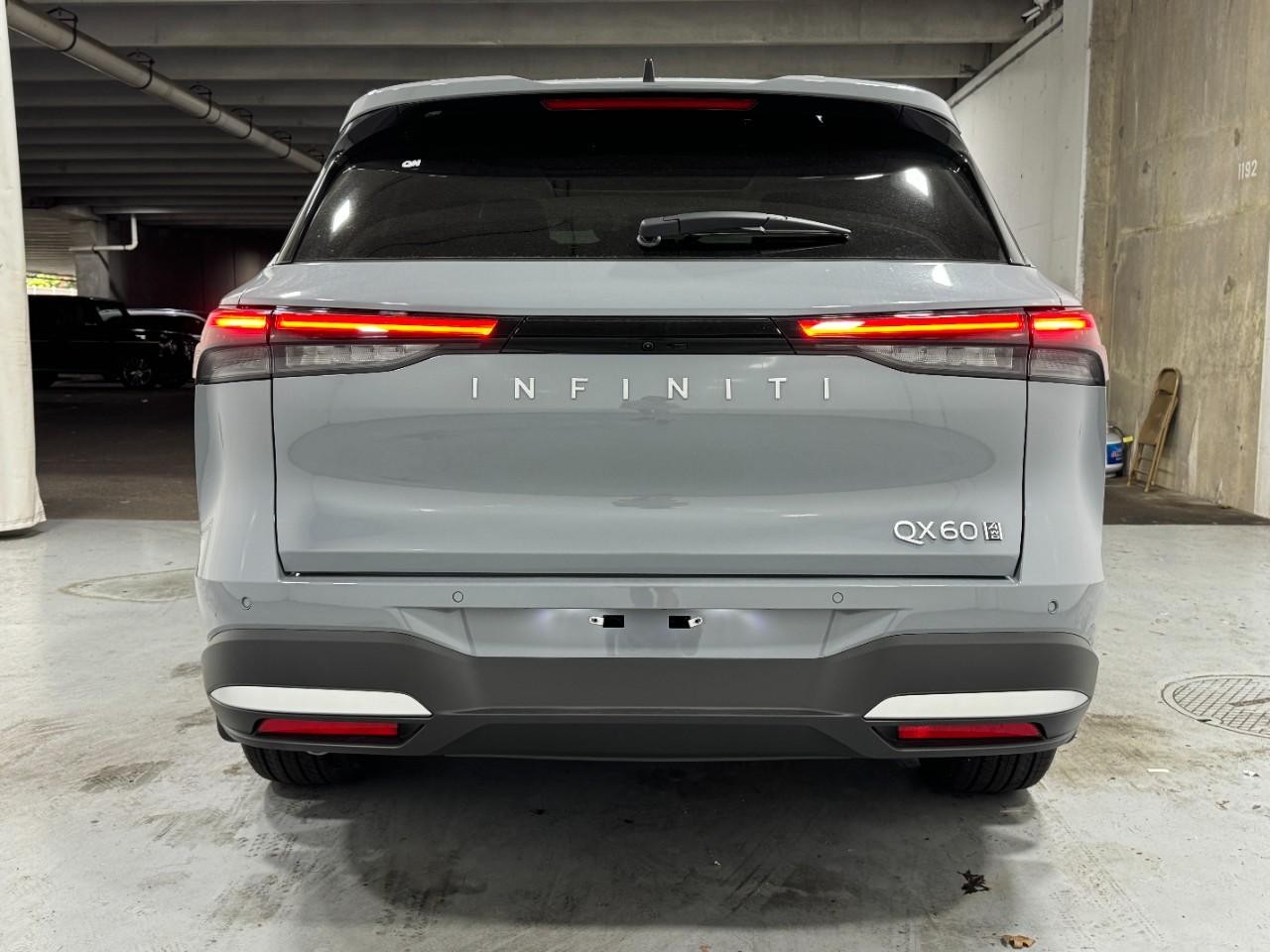 INFINITI QX60 Vehicle Full-screen Gallery Image 10