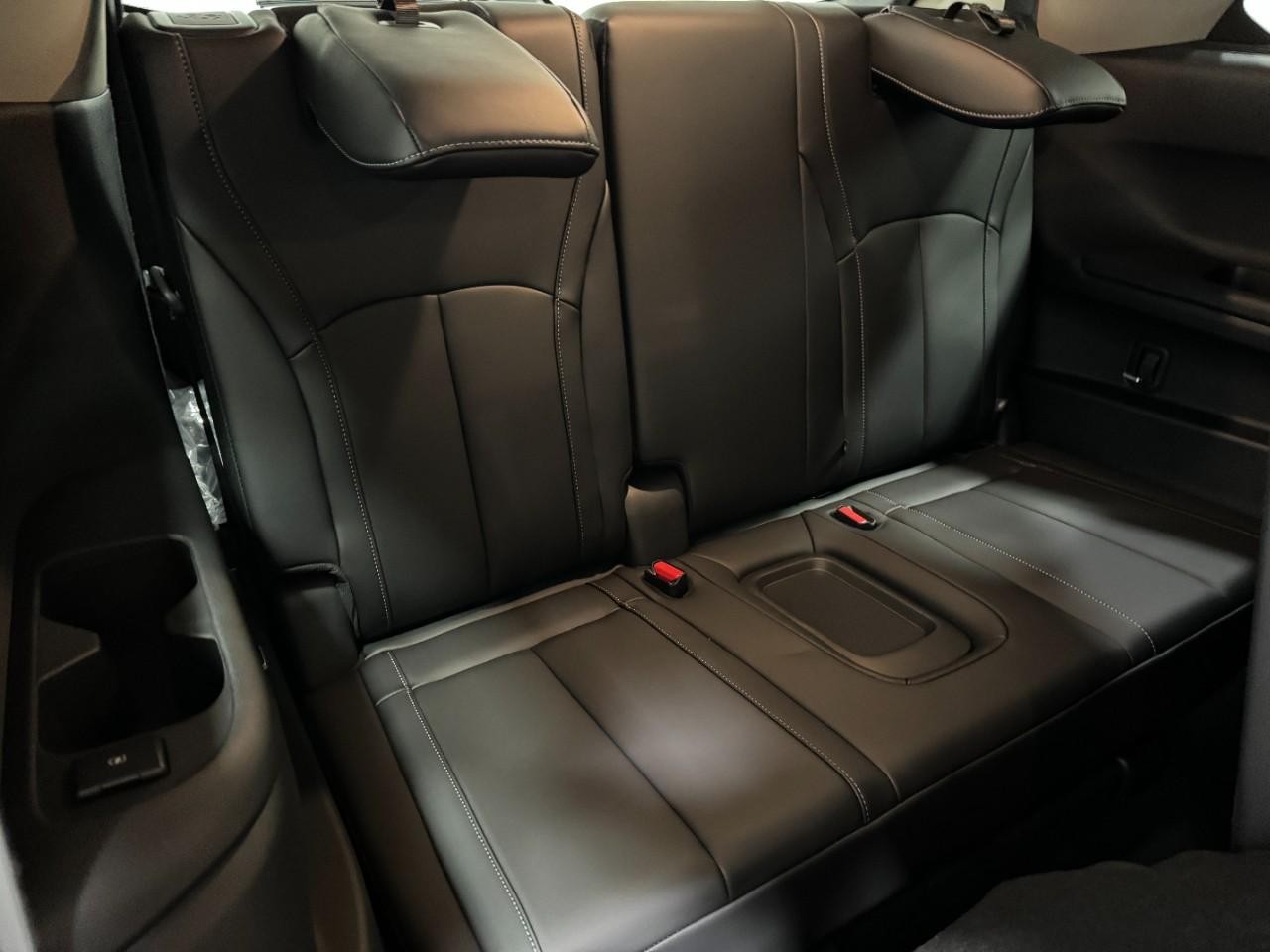 INFINITI QX60 Vehicle Full-screen Gallery Image 11