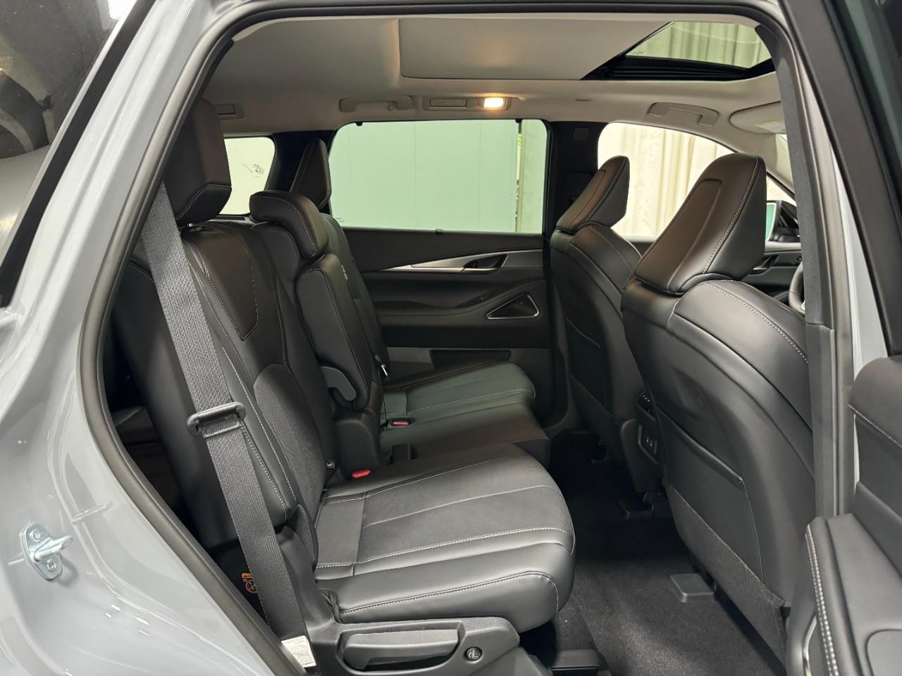 INFINITI QX60 Vehicle Full-screen Gallery Image 12