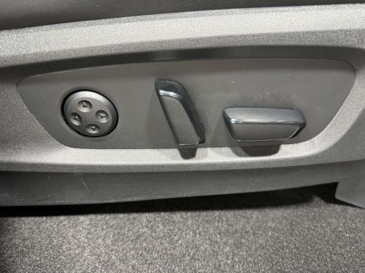 INFINITI QX60 Vehicle Full-screen Gallery Image 23