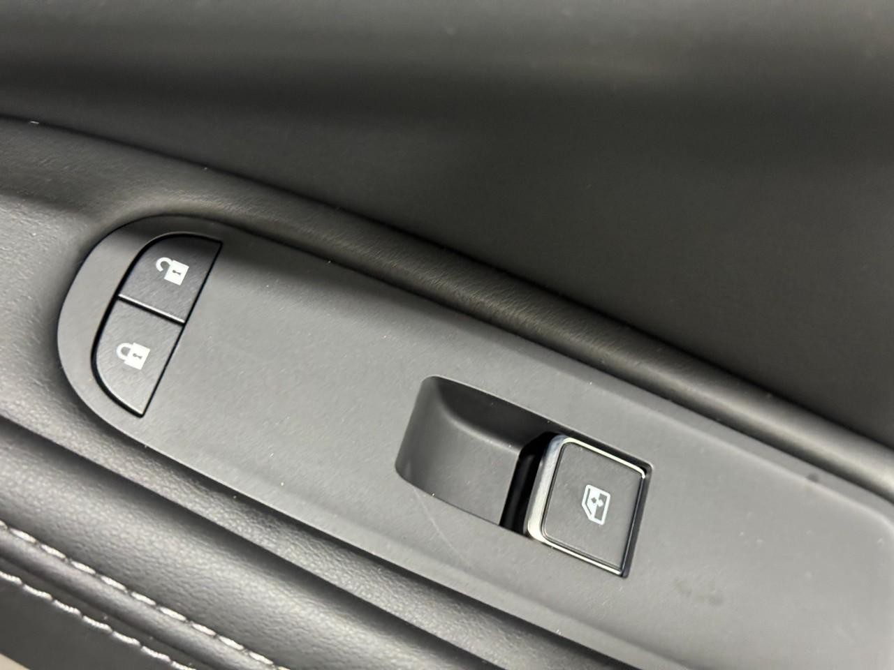 INFINITI QX60 Vehicle Full-screen Gallery Image 24