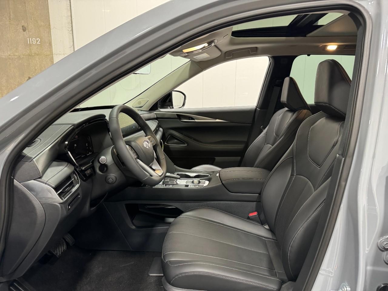 INFINITI QX60 Vehicle Full-screen Gallery Image 28