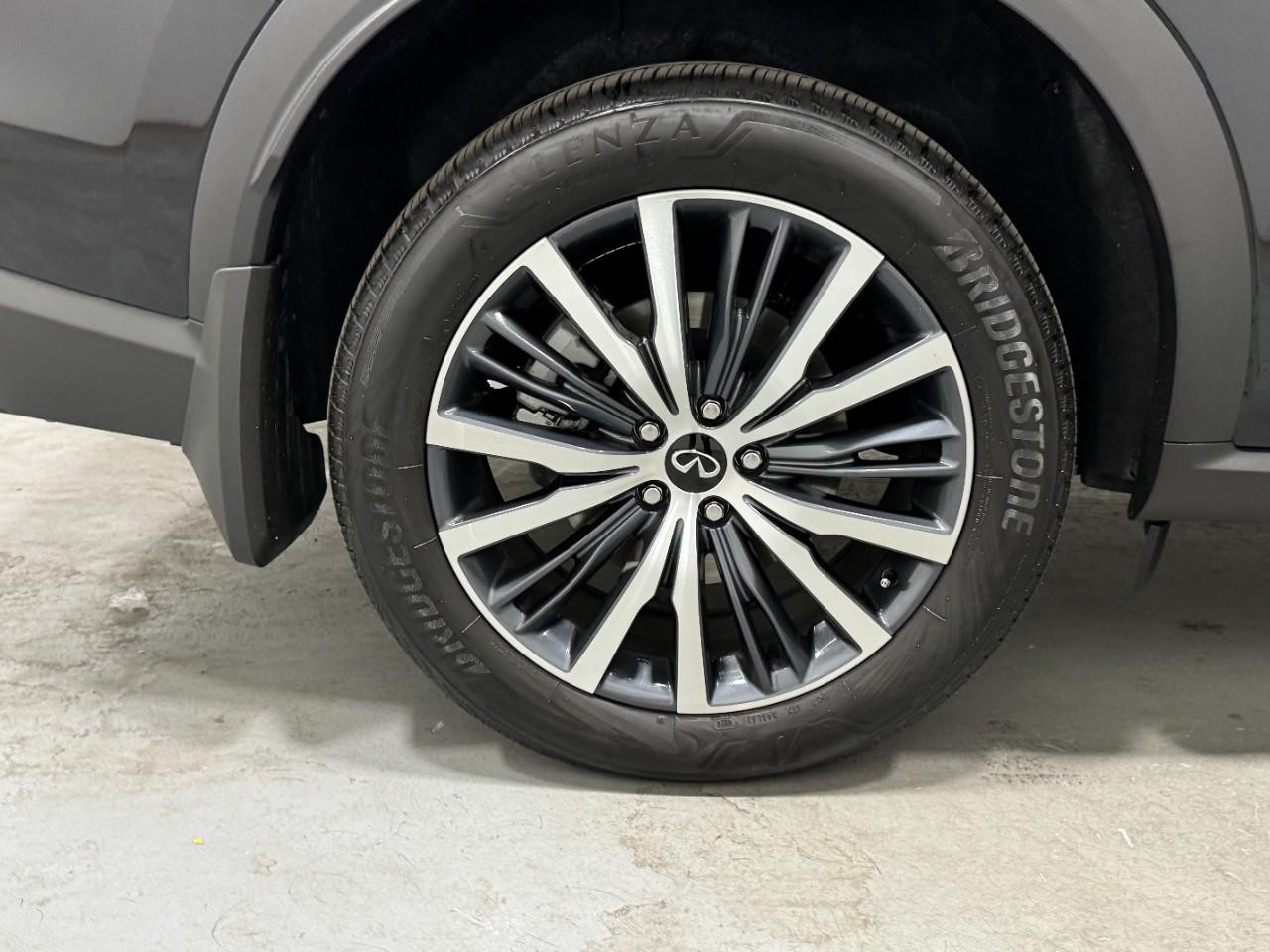 INFINITI QX60 Vehicle Full-screen Gallery Image 5