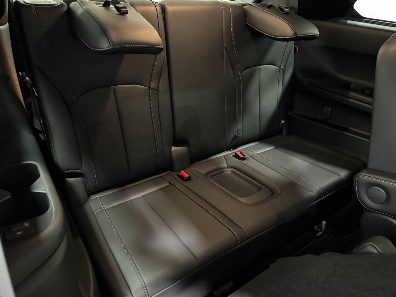 INFINITI QX60 Vehicle Full-screen Gallery Image 11