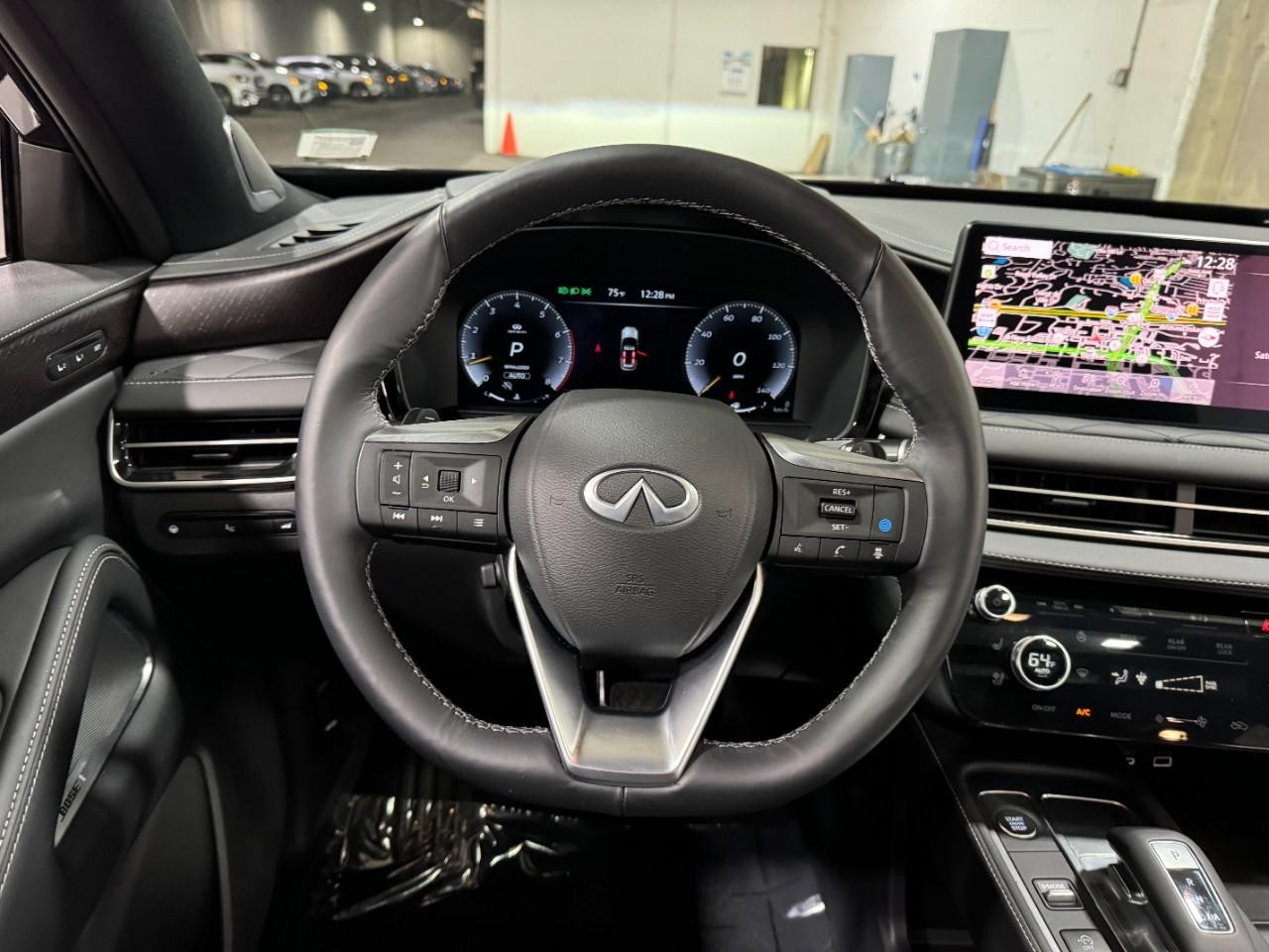 INFINITI QX60 Vehicle Full-screen Gallery Image 16