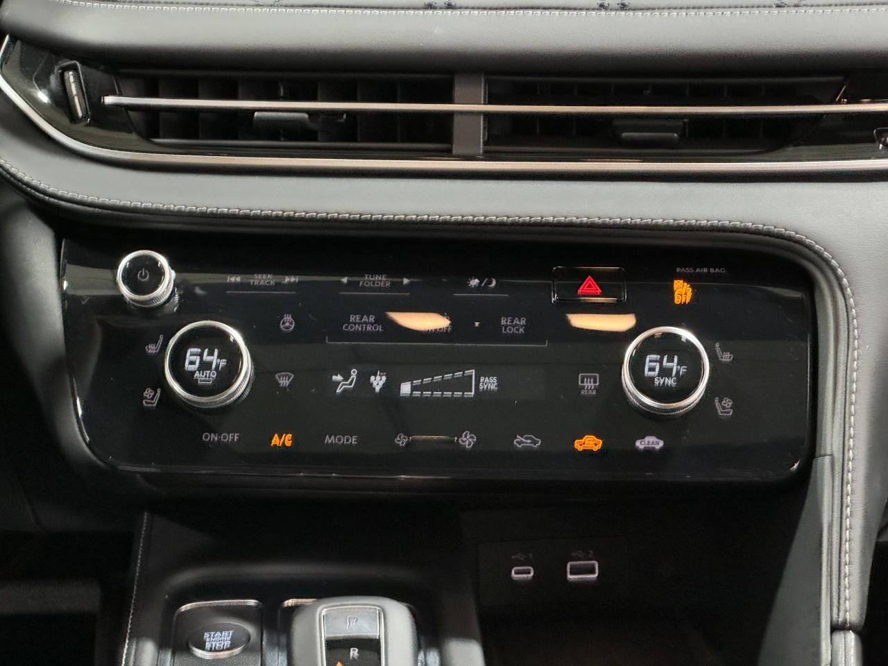 INFINITI QX60 Vehicle Full-screen Gallery Image 18