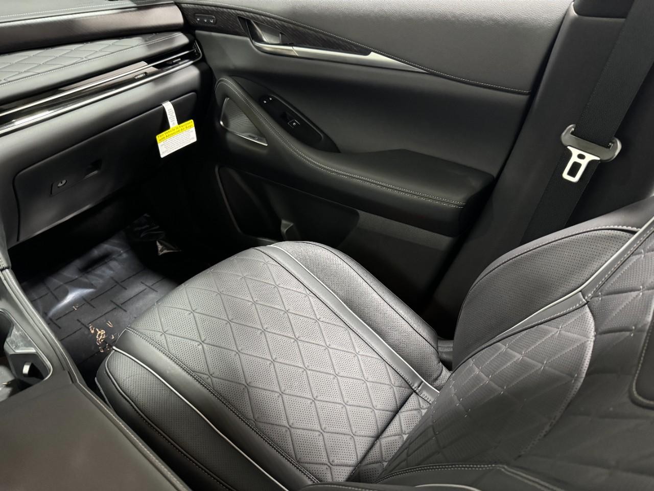 INFINITI QX60 Vehicle Full-screen Gallery Image 20