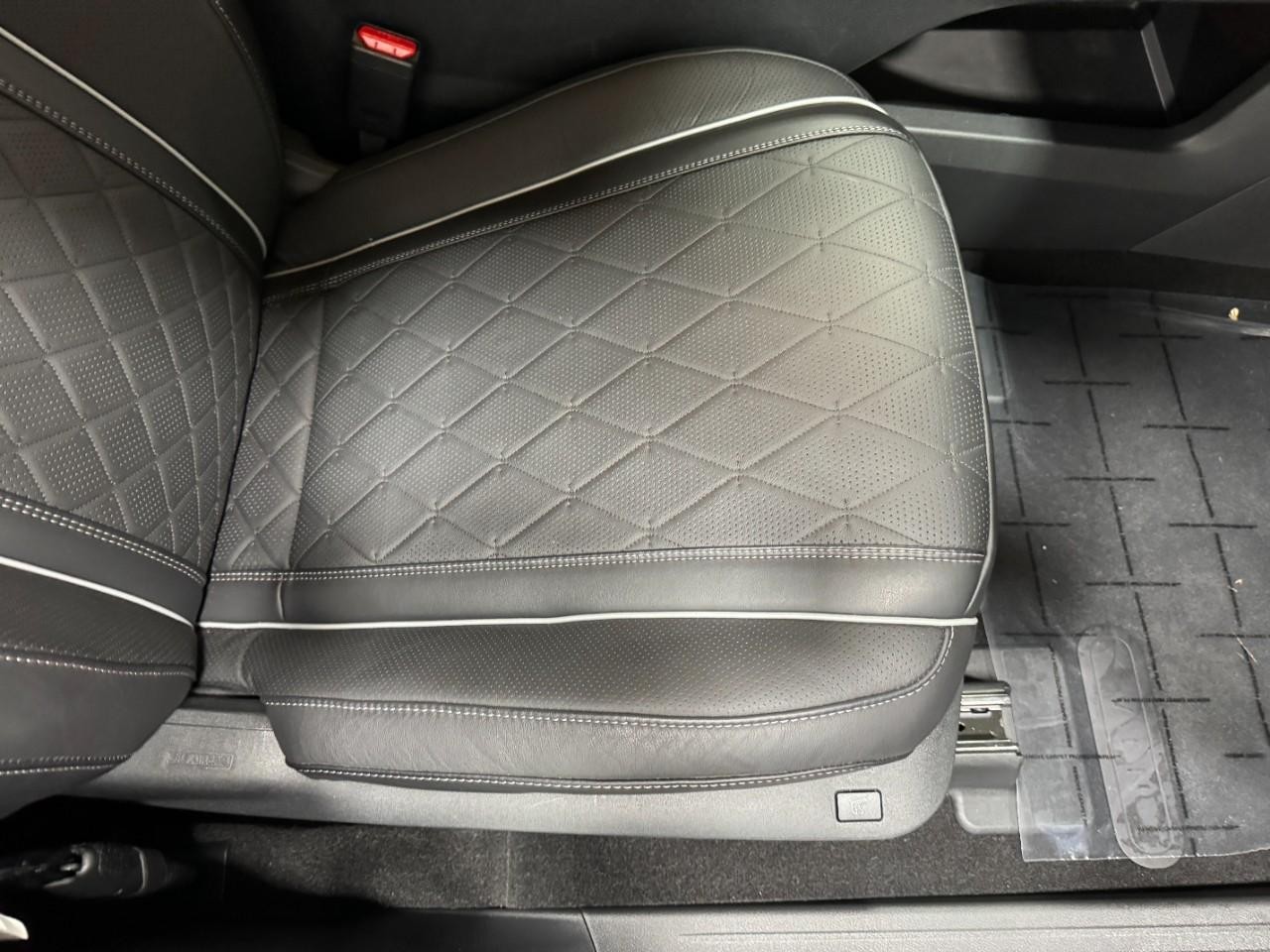 INFINITI QX60 Vehicle Full-screen Gallery Image 22