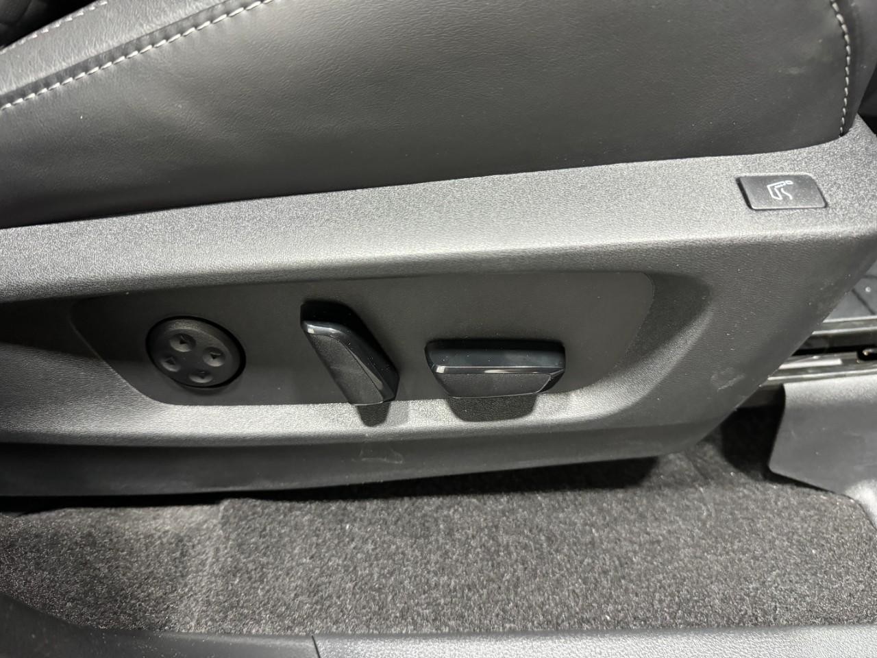 INFINITI QX60 Vehicle Full-screen Gallery Image 23