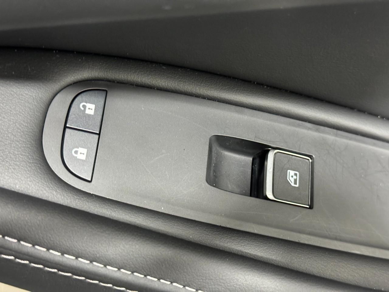 INFINITI QX60 Vehicle Full-screen Gallery Image 25