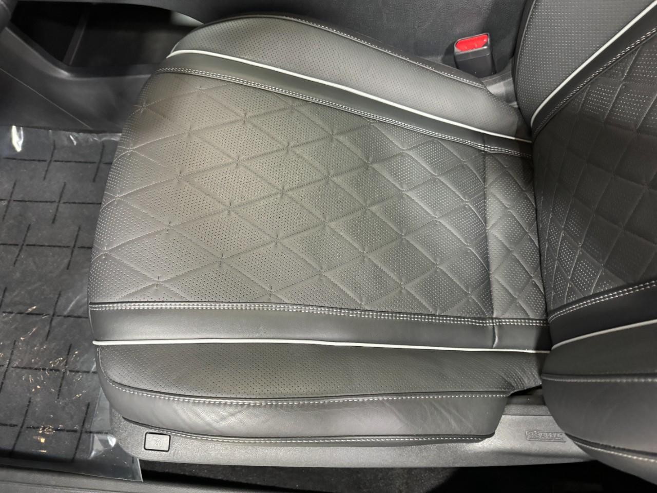 INFINITI QX60 Vehicle Full-screen Gallery Image 30