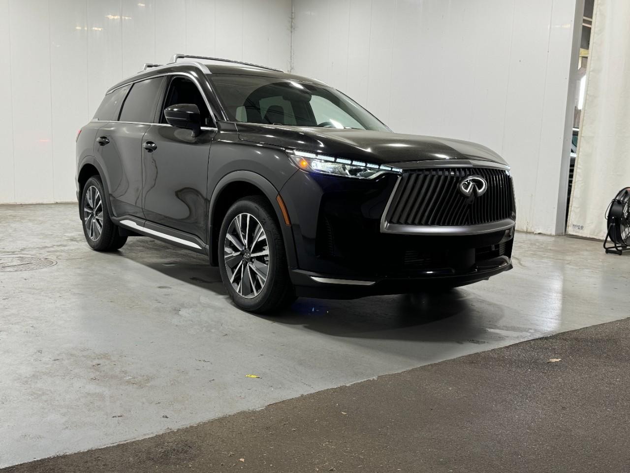 INFINITI QX60 Vehicle Full-screen Gallery Image 6