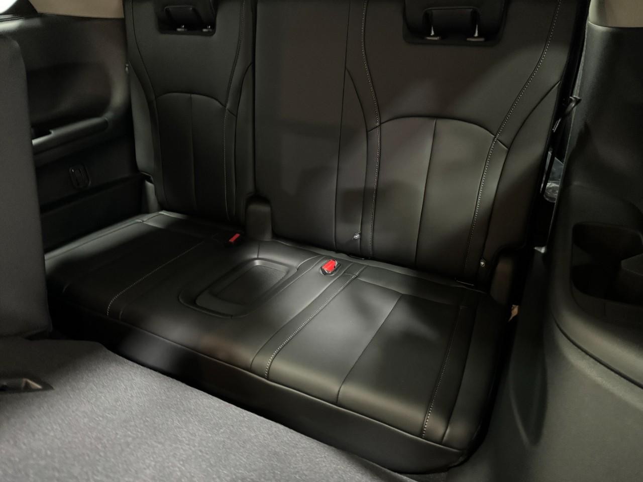 INFINITI QX60 Vehicle Full-screen Gallery Image 8