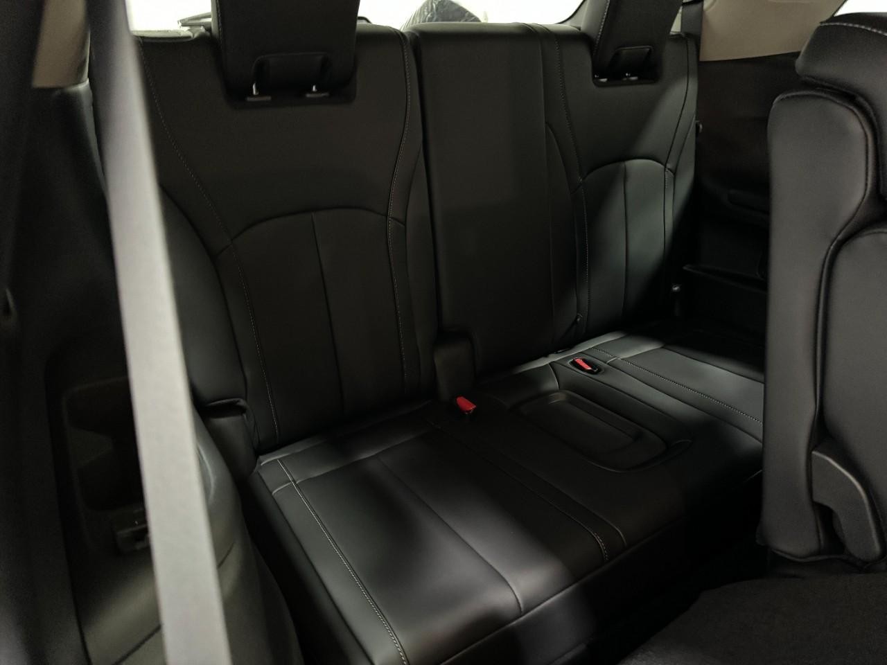 INFINITI QX60 Vehicle Full-screen Gallery Image 11