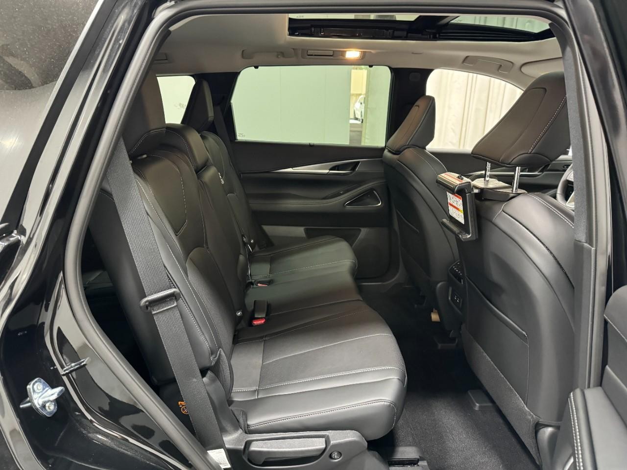 INFINITI QX60 Vehicle Full-screen Gallery Image 12