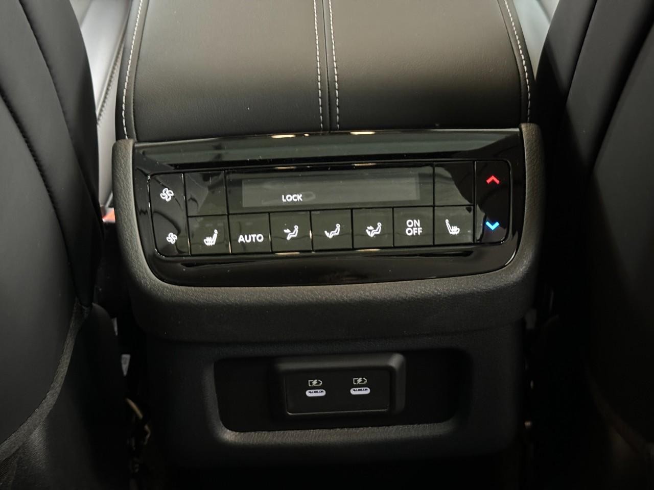 INFINITI QX60 Vehicle Full-screen Gallery Image 13