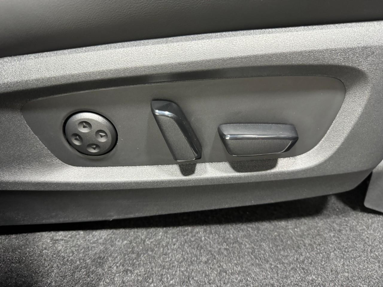 INFINITI QX60 Vehicle Full-screen Gallery Image 23