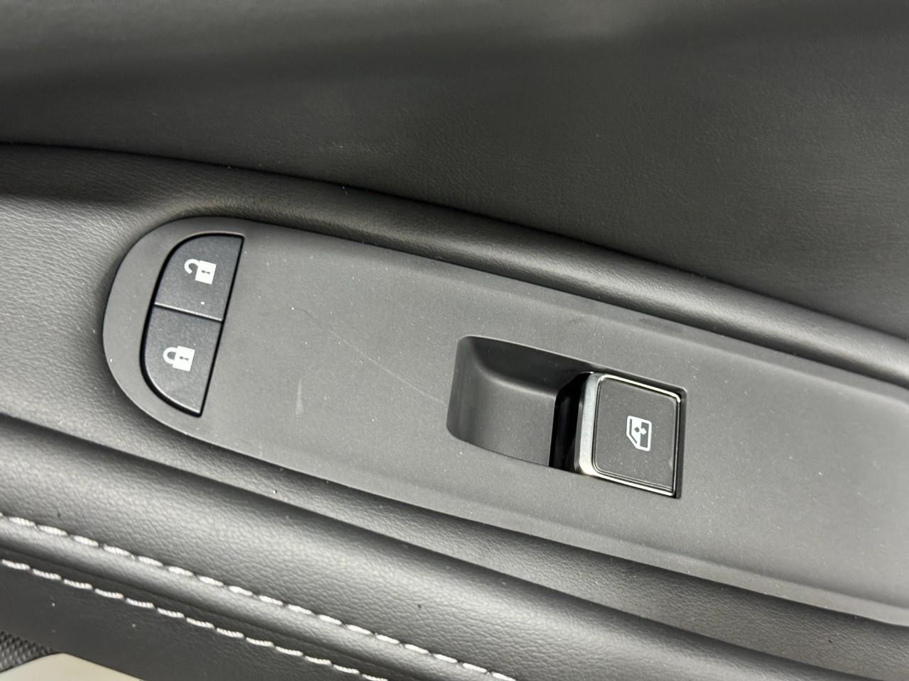 INFINITI QX60 Vehicle Full-screen Gallery Image 24