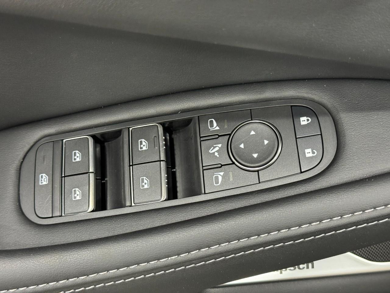 INFINITI QX60 Vehicle Full-screen Gallery Image 26