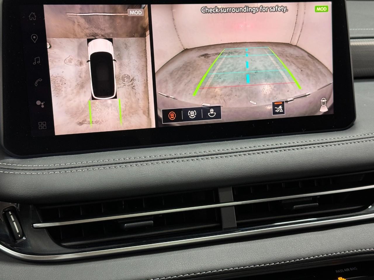 INFINITI QX60 Vehicle Full-screen Gallery Image 35