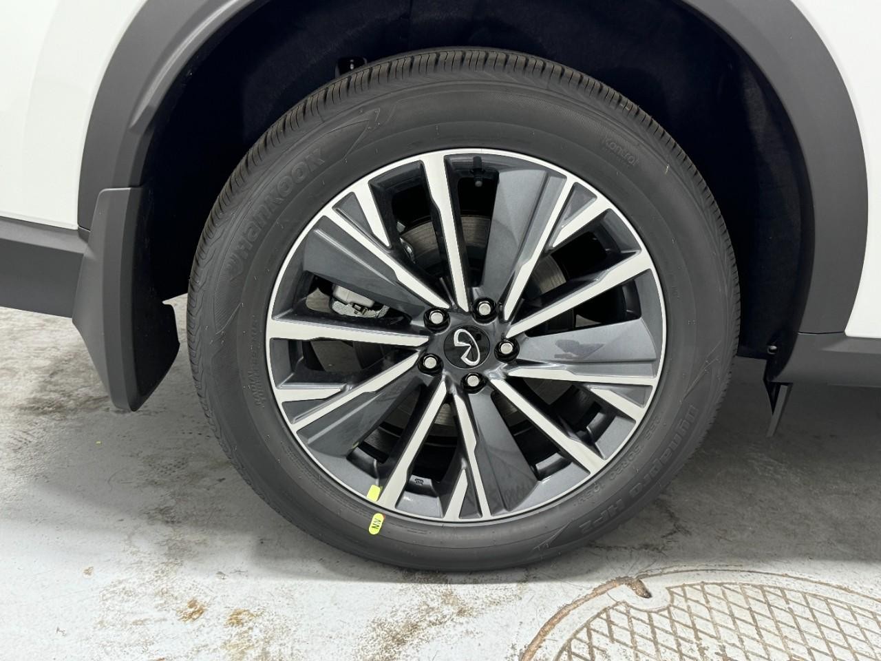 INFINITI QX60 Vehicle Full-screen Gallery Image 5