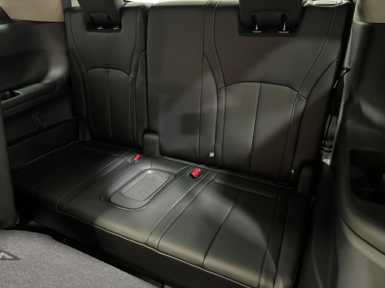 INFINITI QX60 Vehicle Full-screen Gallery Image 8