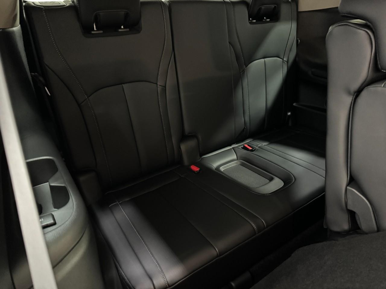 INFINITI QX60 Vehicle Full-screen Gallery Image 11