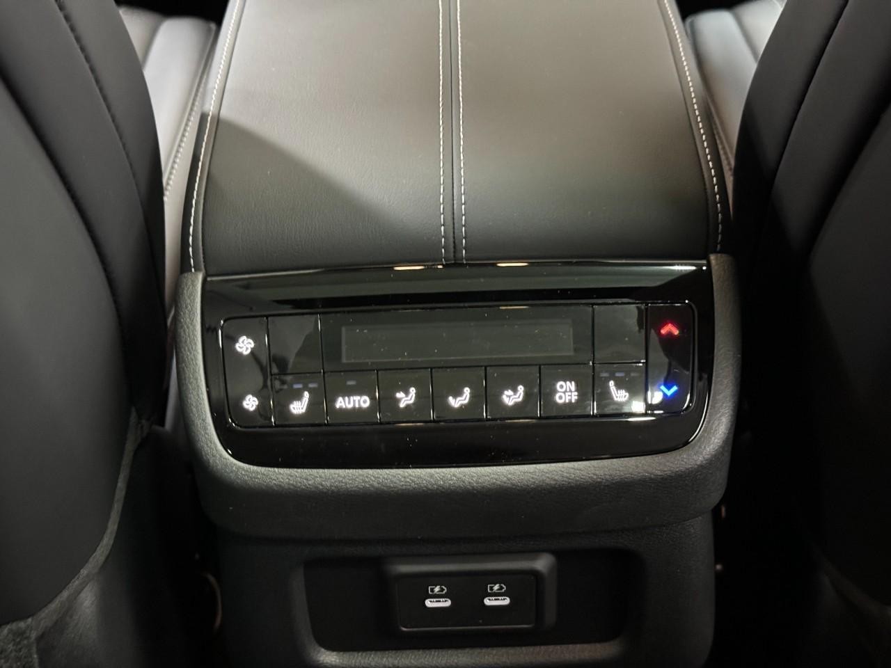 INFINITI QX60 Vehicle Full-screen Gallery Image 13