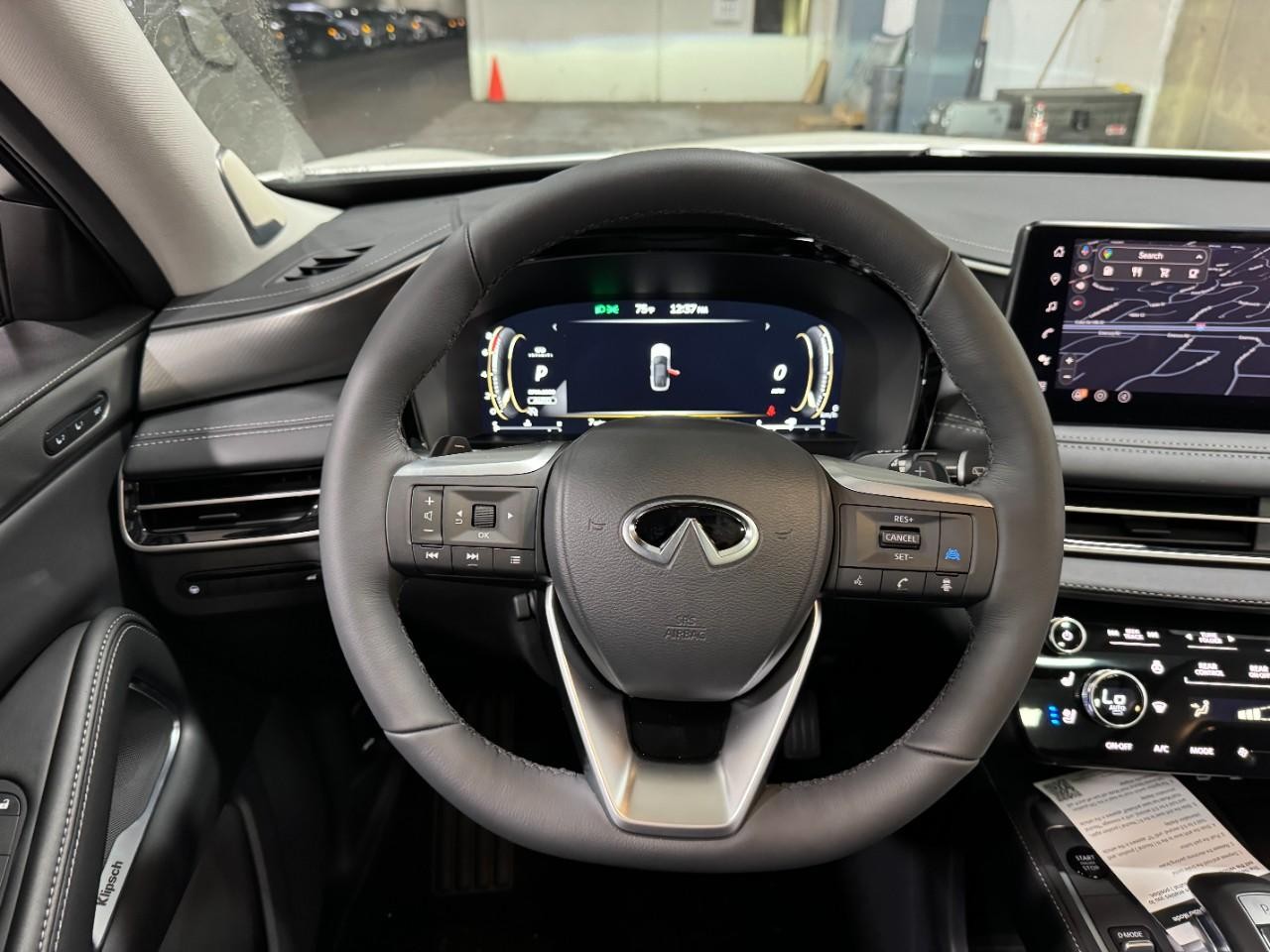 INFINITI QX60 Vehicle Full-screen Gallery Image 16