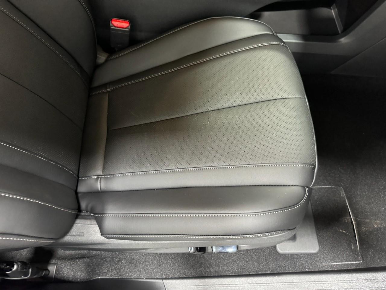 INFINITI QX60 Vehicle Full-screen Gallery Image 22