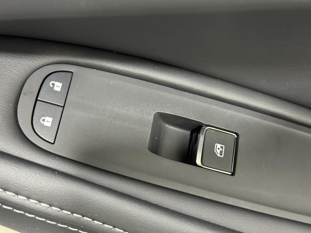 INFINITI QX60 Vehicle Full-screen Gallery Image 24