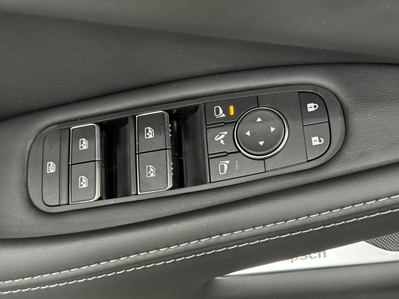 INFINITI QX60 Vehicle Full-screen Gallery Image 26