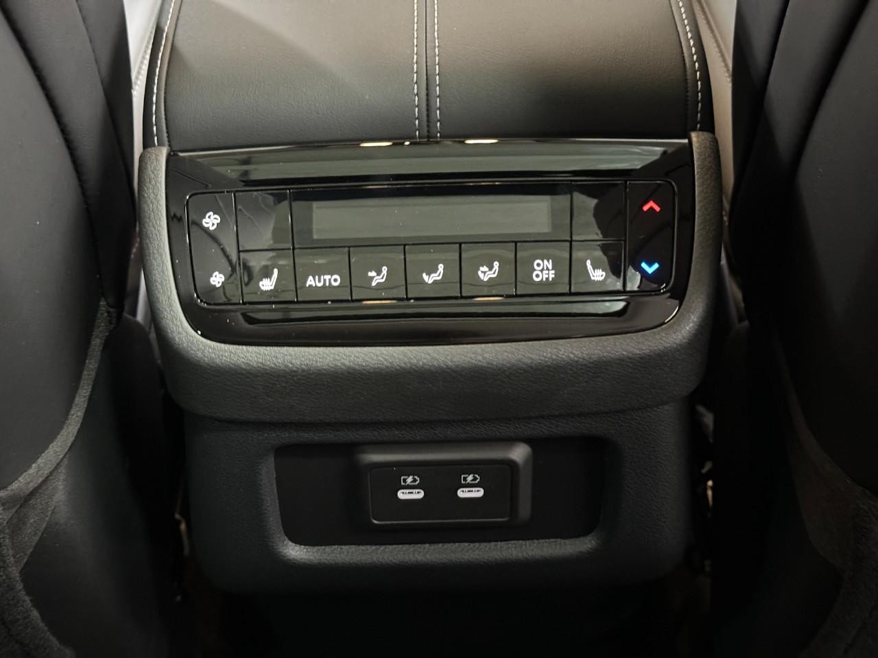 INFINITI QX60 Vehicle Full-screen Gallery Image 13