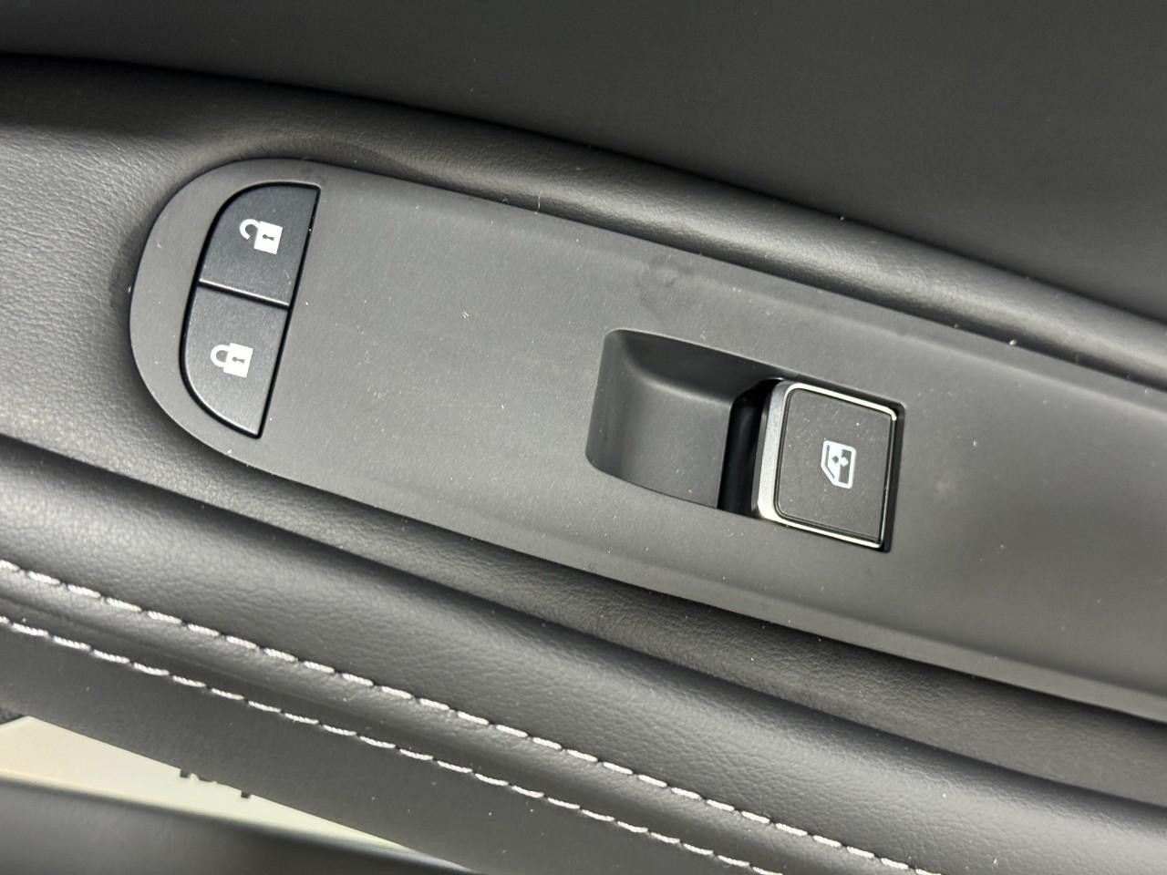 INFINITI QX60 Vehicle Full-screen Gallery Image 24