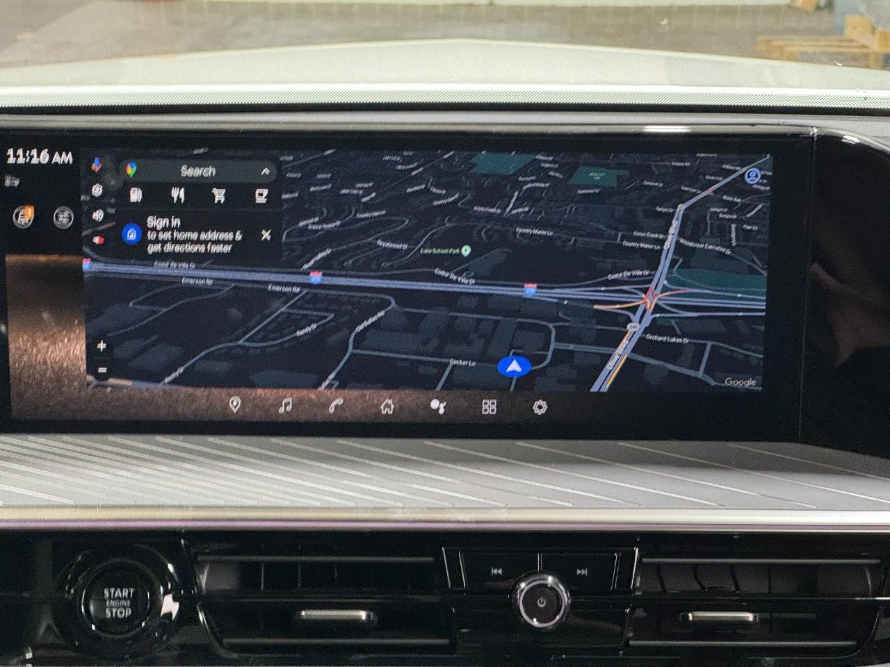 INFINITI QX80 Vehicle Full-screen Gallery Image 17