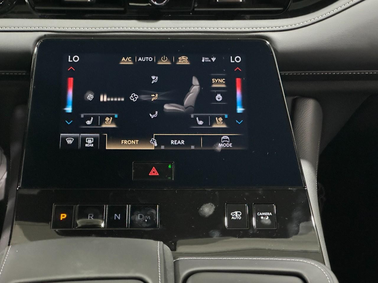 INFINITI QX80 Vehicle Full-screen Gallery Image 18