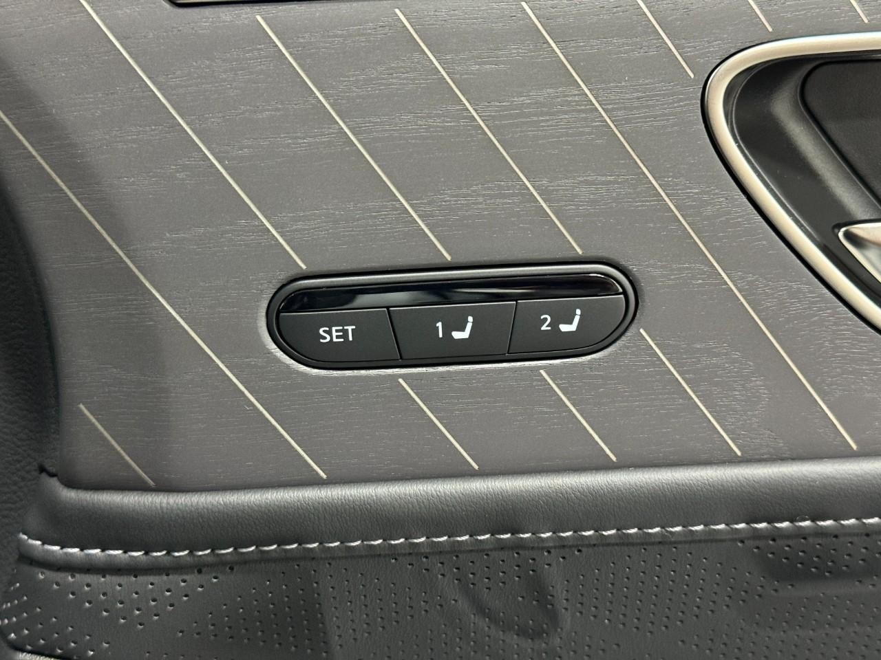 INFINITI QX80 Vehicle Full-screen Gallery Image 23