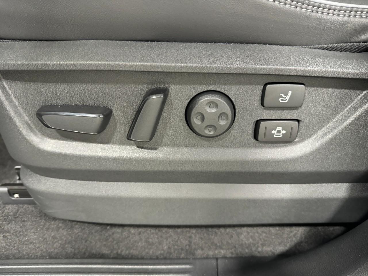 INFINITI QX80 Vehicle Full-screen Gallery Image 30