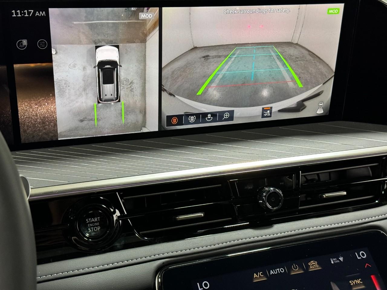 INFINITI QX80 Vehicle Full-screen Gallery Image 35