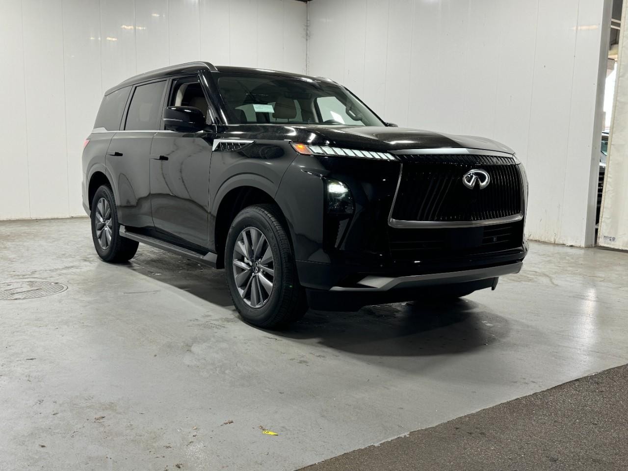 INFINITI QX80 Vehicle Full-screen Gallery Image 6