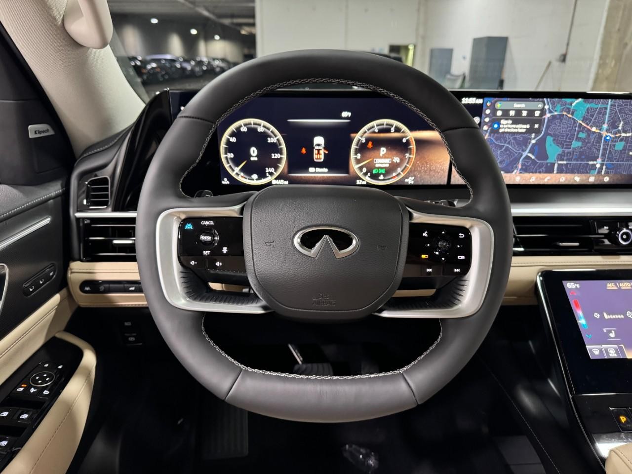 INFINITI QX80 Vehicle Full-screen Gallery Image 16