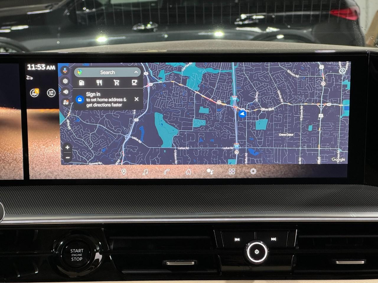 INFINITI QX80 Vehicle Full-screen Gallery Image 17