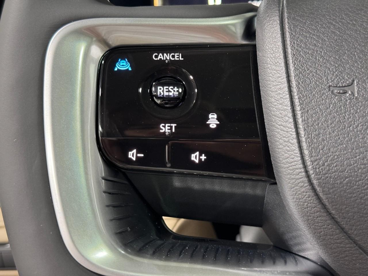 INFINITI QX80 Vehicle Full-screen Gallery Image 31