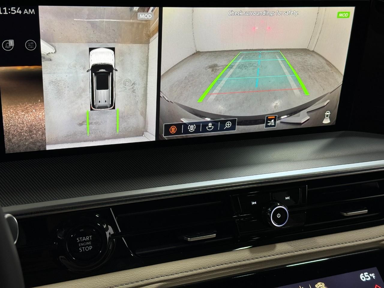 INFINITI QX80 Vehicle Full-screen Gallery Image 34