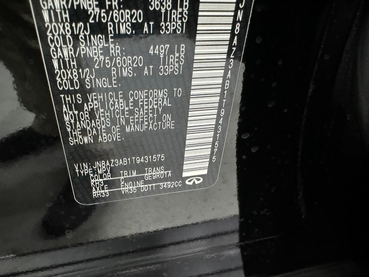 INFINITI QX80 Vehicle Full-screen Gallery Image 35